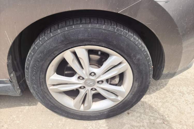 Used Hyundai ix35 2012 2.4L Automatic 4x4 Navigation Edition GLS Right Front Wheel Hub