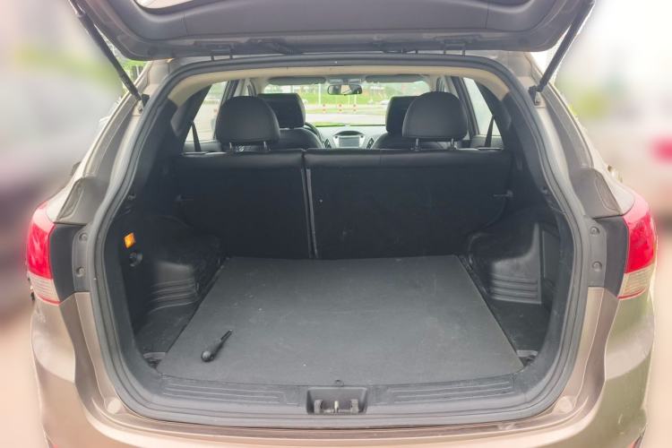 Used Hyundai ix35 2012 2.0L Automatic Two-Wheel Drive Elite Edition GLS Trunk