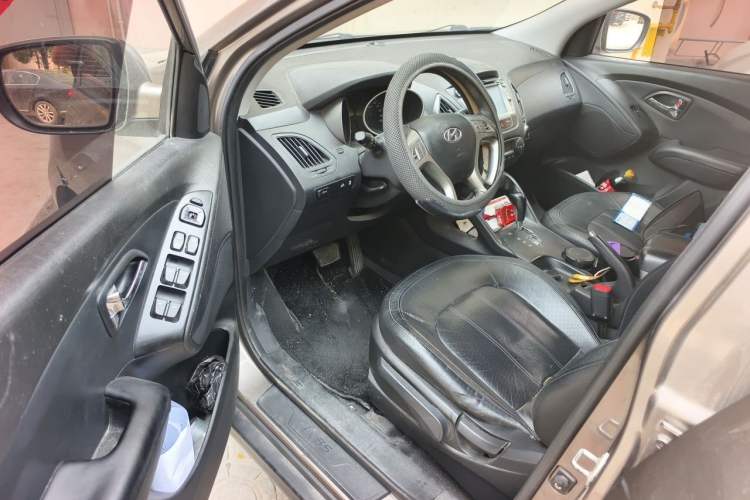 Used Hyundai ix35 2012 2.0L Automatic Two-Wheel Drive Elite Edition GLS Driver Seat