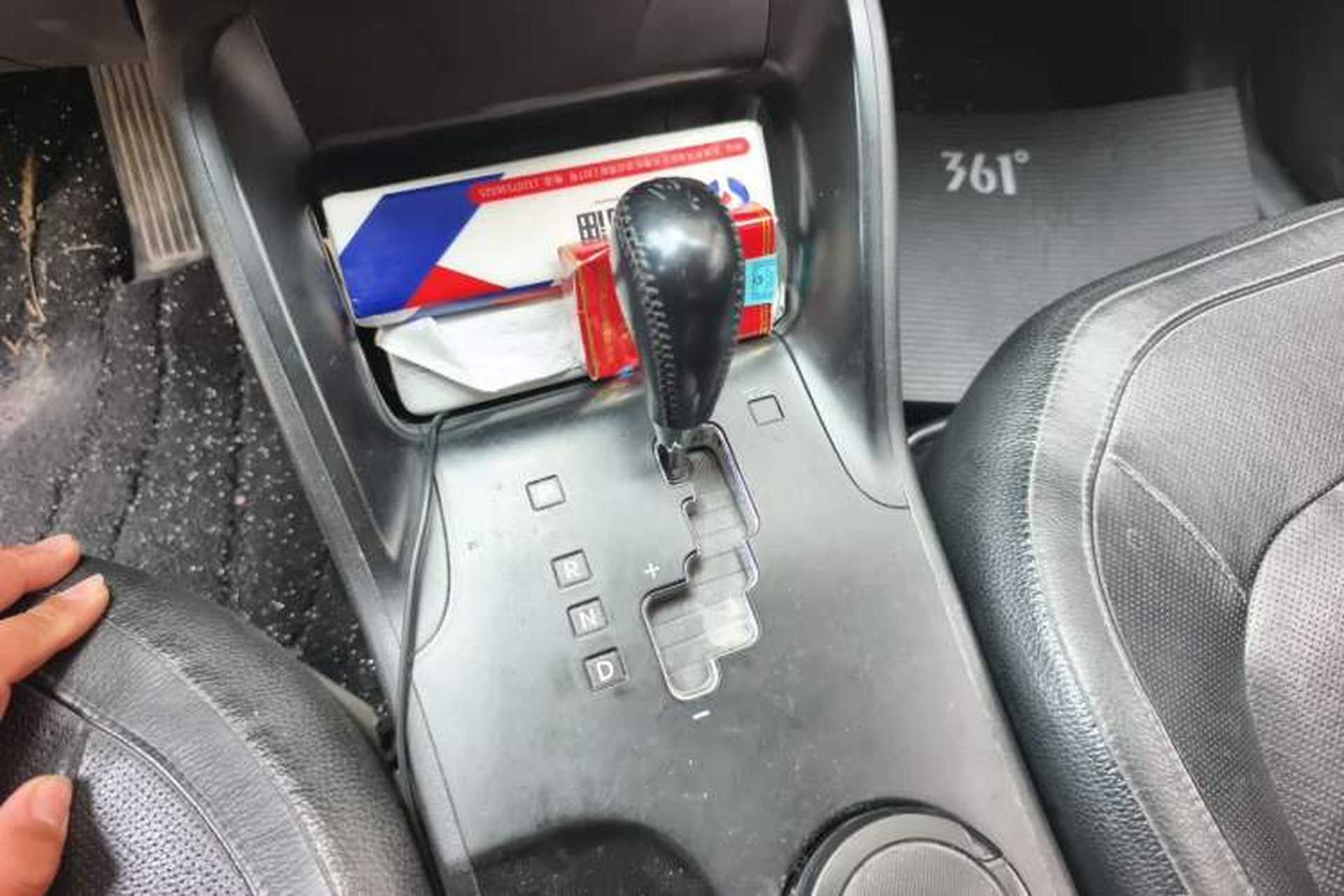 Used Hyundai ix35 2012 2.0L Automatic Two-Wheel Drive Elite Edition GLS Gear Lever