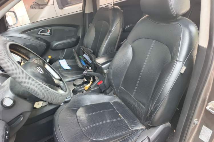 Used Hyundai ix35 2012 2.0L Automatic Two-Wheel Drive Elite Edition GLS Left Front Seat