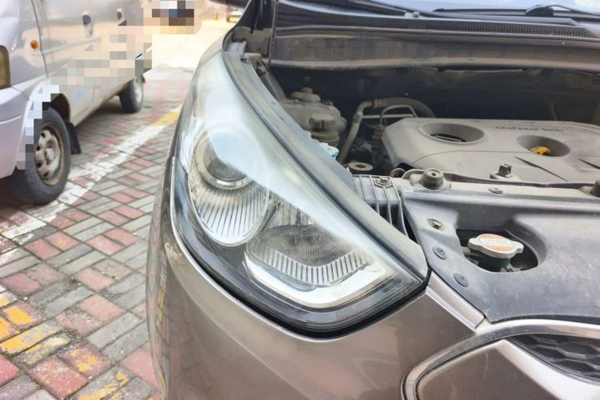 Used Hyundai ix35 2012 2.0L Automatic Two-Wheel Drive Elite Edition GLS Right Front Headlight
