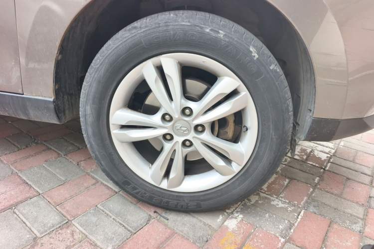 Used Hyundai ix35 2012 2.0L Automatic Two-Wheel Drive Elite Edition GLS Right Front Wheel Hub