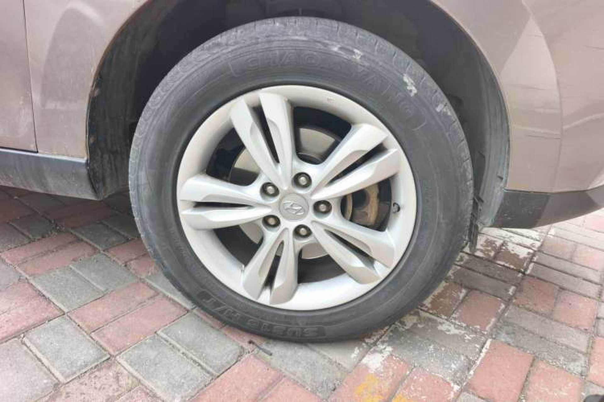 Used Hyundai ix35 2012 2.0L Automatic Two-Wheel Drive Elite Edition GLS Right Front Wheel Hub