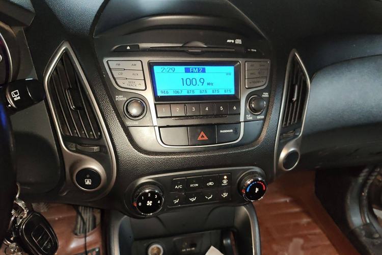 Used Hyundai ix35 2012 2.0L Manual Two-Wheel Drive New Edition GL Audio And AC Panel