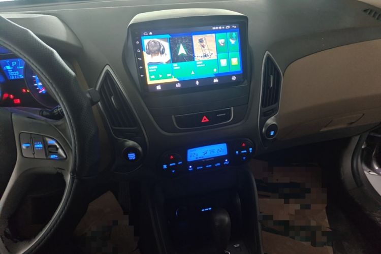 Used Hyundai ix35 2012 2.0L Automatic Two-Wheel Drive Elite Edition GLS Audio And AC Panel