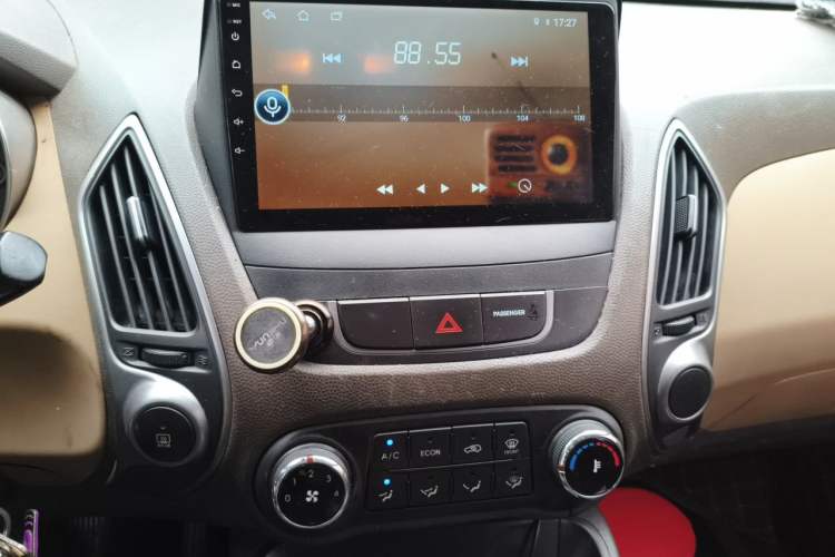 Used Hyundai ix35 2012 2.0L Automatic Two-Wheel Drive New Edition GL Audio And AC Panel