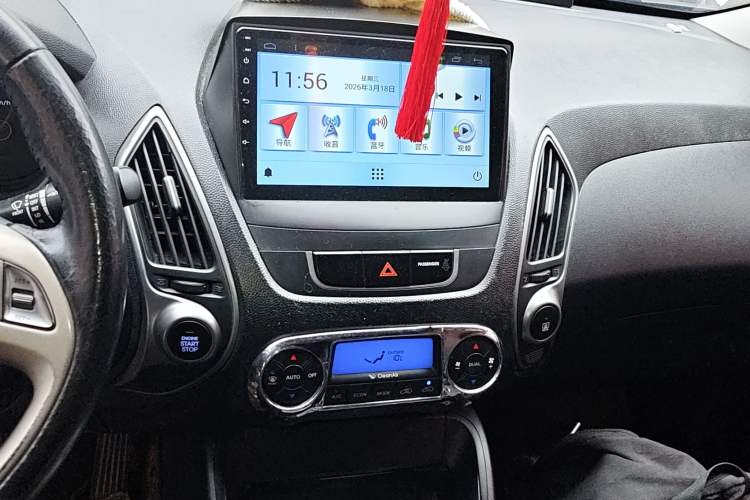 Used Hyundai ix35 2012 2.0L Automatic Two-Wheel Drive Elite Edition GLS Audio And AC Panel