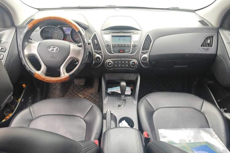 Used Hyundai ix35 2012 2.0L Automatic Two-Wheel Drive New Edition GL Center Console