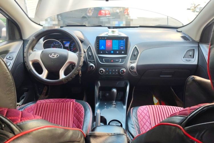 Used Hyundai ix35 2012 2.0L Automatic Two-Wheel Drive New Edition GL Center Console