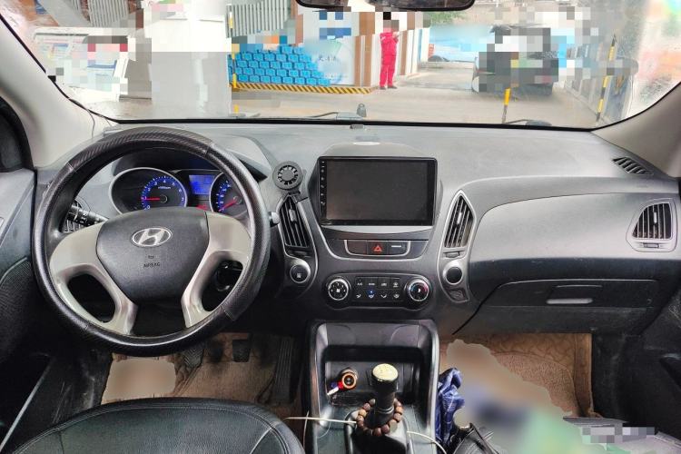Used Hyundai ix35 2012 2.0L Manual Two-Wheel Drive New Edition GL Center Console