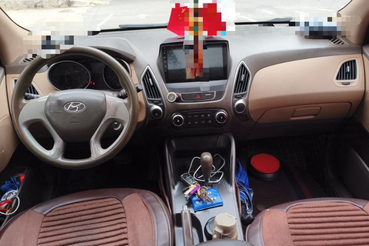 Used Hyundai ix35 2012 2.0L Automatic Two-Wheel Drive New Edition GL Center Console