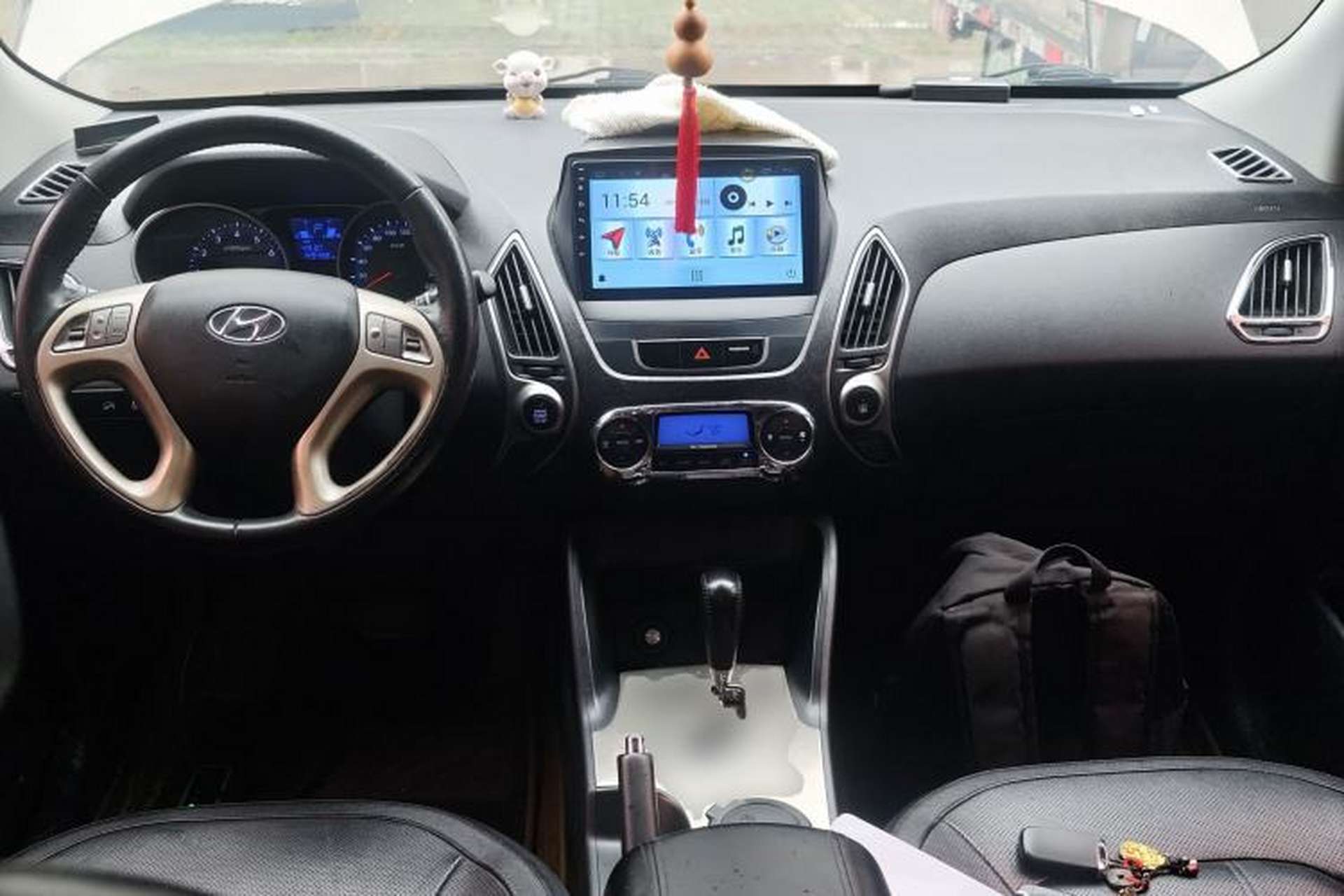 Used Hyundai ix35 2012 2.0L Automatic Two-Wheel Drive Elite Edition GLS Center Console