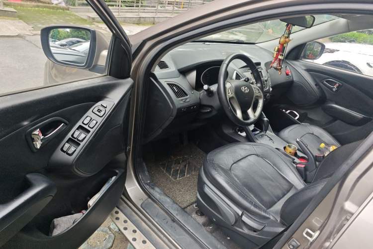 Used Hyundai ix35 2012 2.0L Automatic Two-Wheel Drive Elite Edition GLS Driver Seat