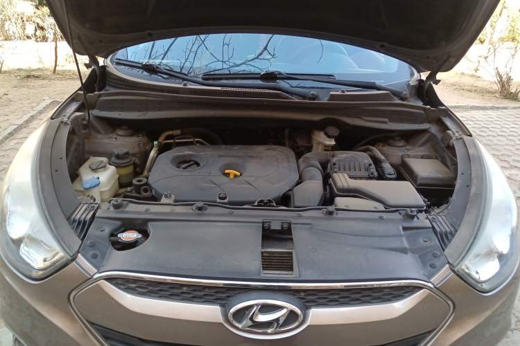 Used Hyundai ix35 2012 2.0L Automatic Two-Wheel Drive Elite Edition GLS Engine Bay