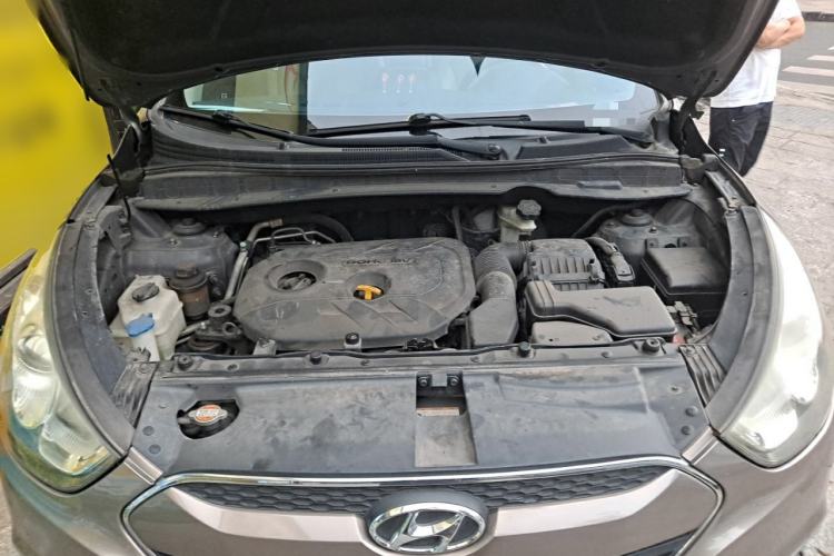 Used Hyundai ix35 2012 2.0L Automatic Two-Wheel Drive Elite Edition GLS Engine Bay