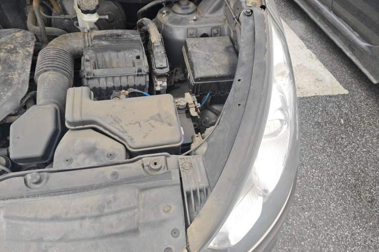 Used Hyundai ix35 2012 2.0L Automatic Two-Wheel Drive New Edition GL Engine Bay Left