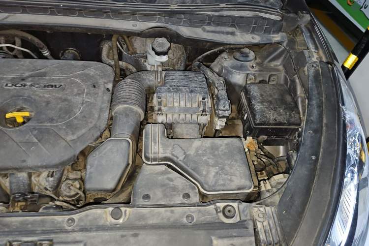Used Hyundai ix35 2012 2.0L Automatic Two-Wheel Drive Elite Edition GLS Engine Bay Left