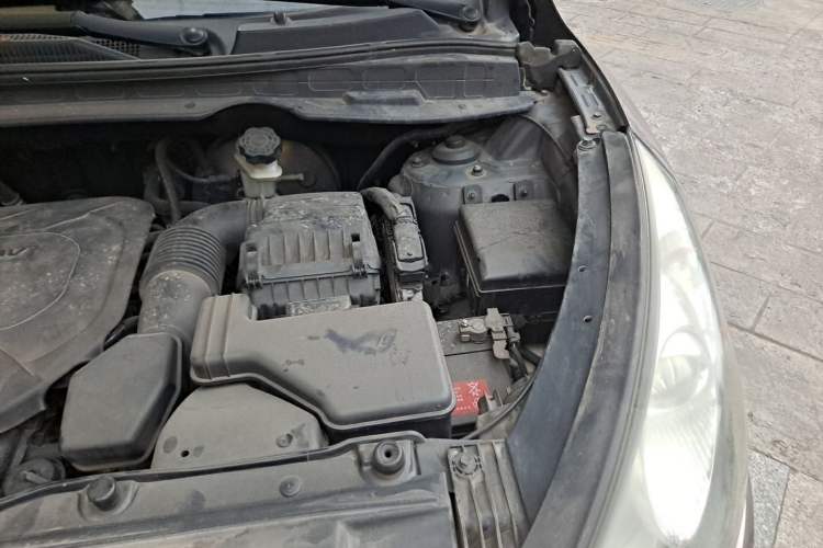 Used Hyundai ix35 2012 2.0L Automatic Two-Wheel Drive Elite Edition GLS Engine Bay Left