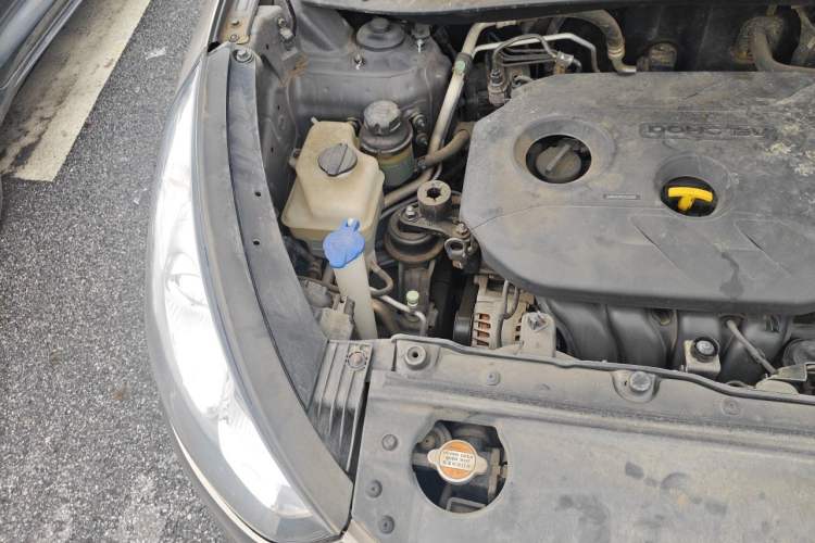 Used Hyundai ix35 2012 2.0L Automatic Two-Wheel Drive New Edition GL Engine Bay Right