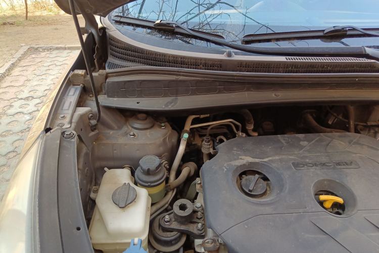 Used Hyundai ix35 2012 2.0L Automatic Two-Wheel Drive Elite Edition GLS Engine Bay Right