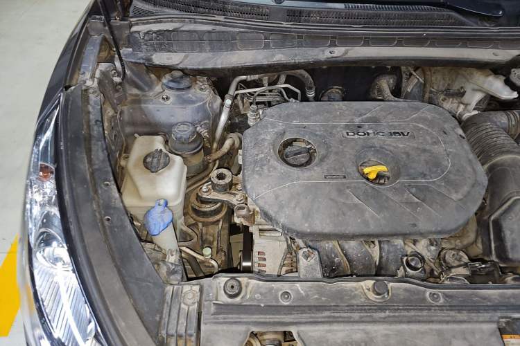 Used Hyundai ix35 2012 2.0L Automatic Two-Wheel Drive Elite Edition GLS Engine Bay Right