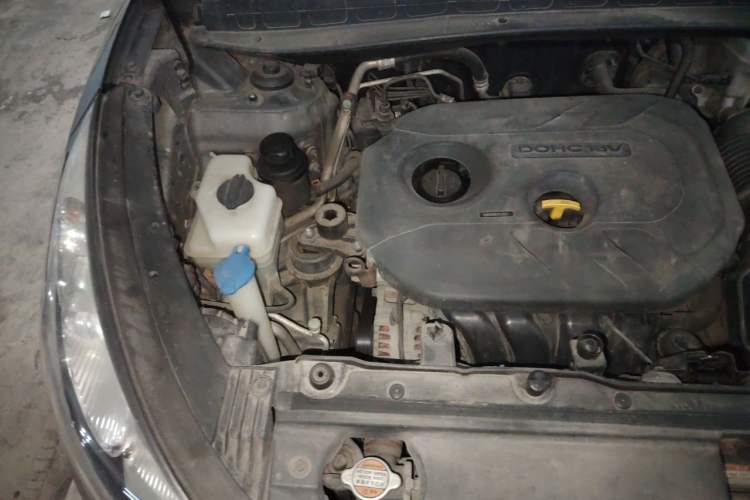 Used Hyundai ix35 2012 2.0L Automatic Two-Wheel Drive Elite Edition GLS Engine Bay Right