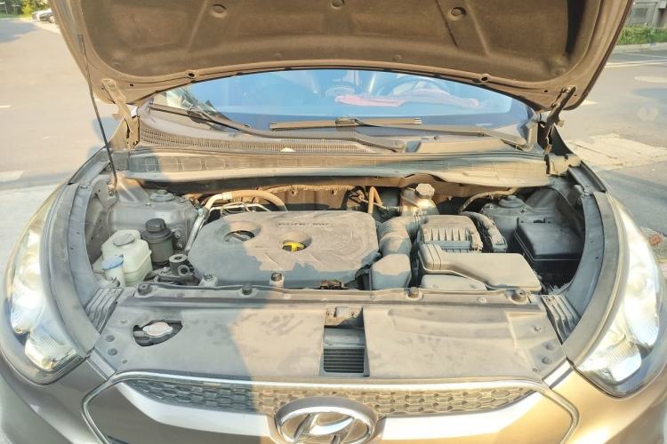 Used Hyundai ix35 2012 2.0L Automatic Two-Wheel Drive Elite Edition GLS Engine Bay