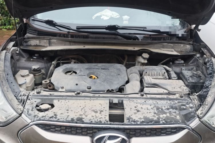 Used Hyundai ix35 2012 2.0L Automatic Two-Wheel Drive Elite Edition GLS Engine Bay