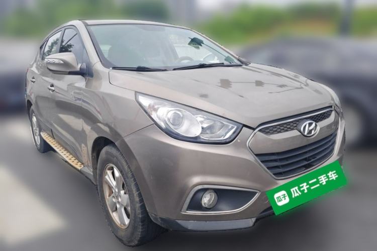 Used Hyundai ix35 2012 2.0L Automatic Two-Wheel Drive New Edition GL Front Right 45 Deg