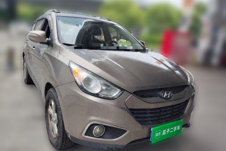 Used Hyundai ix35 2012 2.0L Manual Two-Wheel Drive New Edition GL Front Right 45 Deg