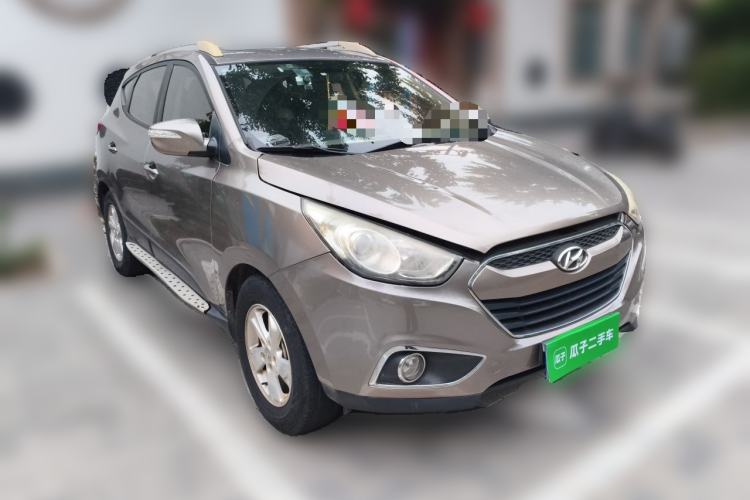 Used Hyundai ix35 2012 2.0L Automatic Two-Wheel Drive New Edition GL Front Right 45 Deg