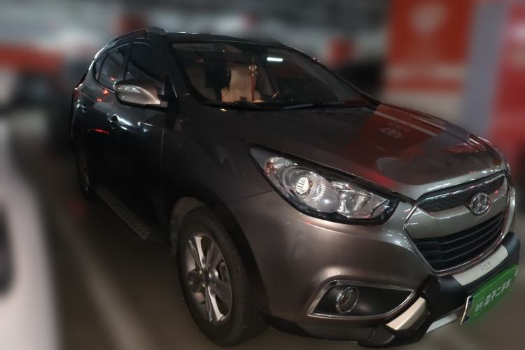 Used Hyundai ix35 2012 2.0L Automatic Two-Wheel Drive Elite Edition GLS Front Right 45 Deg