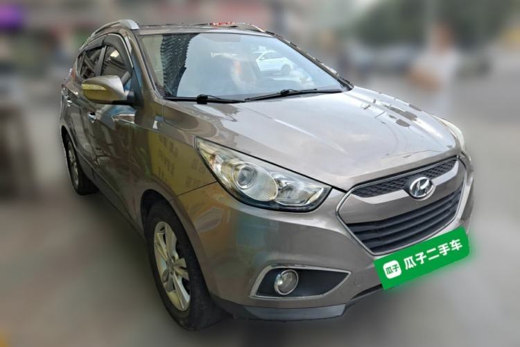 Used Hyundai ix35 2012 2.0L Automatic Two-Wheel Drive Elite Edition GLS Front Right 45 Deg