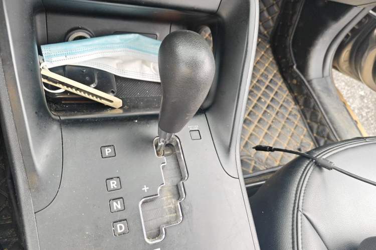 Used Hyundai ix35 2012 2.0L Automatic Two-Wheel Drive New Edition GL Gear Lever