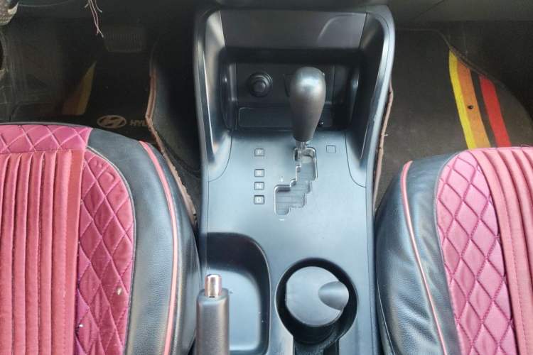 Used Hyundai ix35 2012 2.0L Automatic Two-Wheel Drive New Edition GL Gear Lever