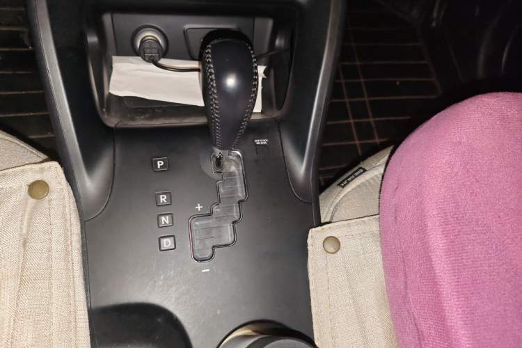 Used Hyundai ix35 2012 2.0L Automatic Two-Wheel Drive Elite Edition GLS Gear Lever