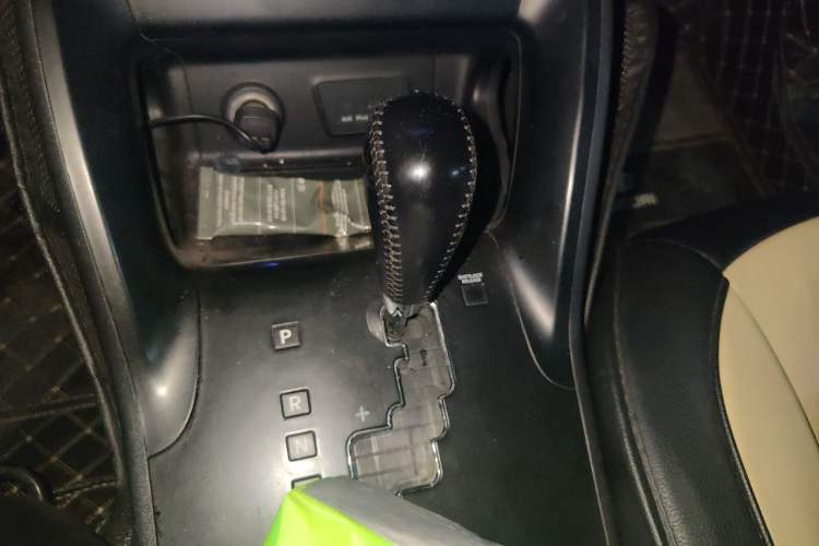 Used Hyundai ix35 2012 2.0L Automatic Two-Wheel Drive Elite Edition GLS Gear Lever