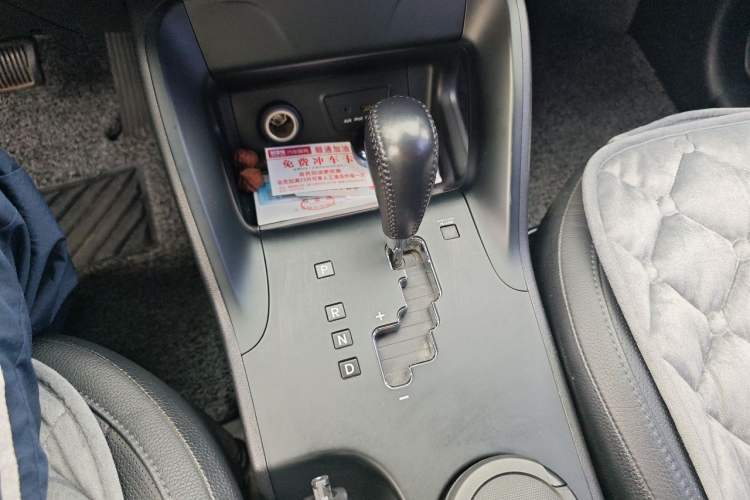 Used Hyundai ix35 2012 2.0L Automatic Two-Wheel Drive Elite Edition GLS Gear Lever