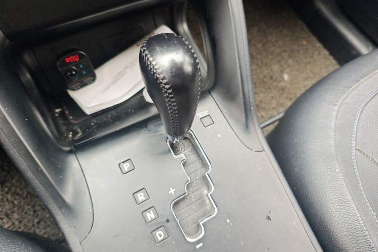 Used Hyundai ix35 2012 2.0L Automatic Two-Wheel Drive Elite Edition GLS Gear Lever