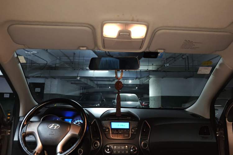 Used Hyundai ix35 2012 2.0L Manual Two-Wheel Drive New Edition GL Headliner