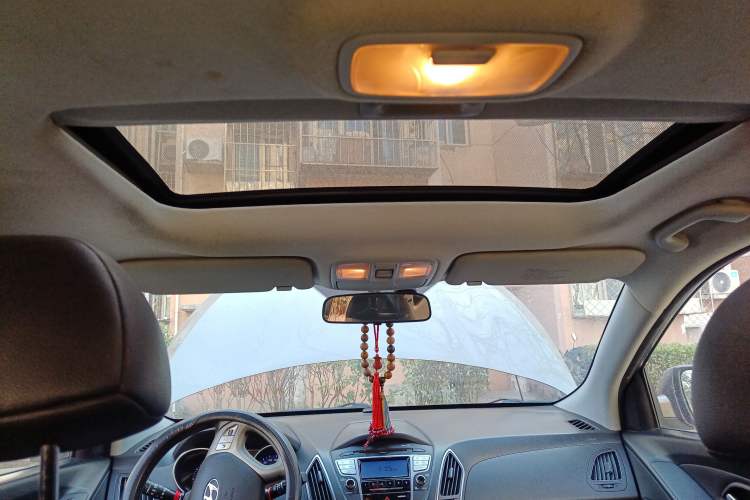 Used Hyundai ix35 2012 2.0L Automatic Two-Wheel Drive Elite Edition GLS Headliner