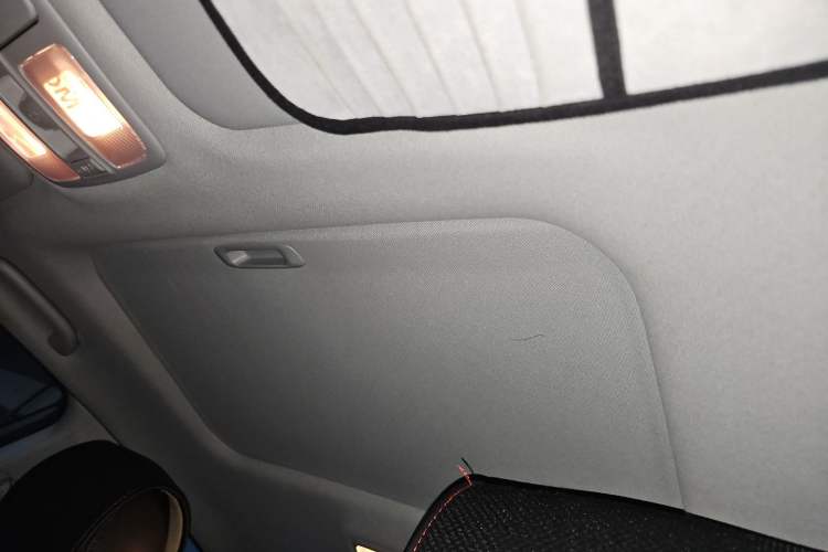 Used Hyundai ix35 2012 2.0L Automatic Two-Wheel Drive Elite Edition GLS Headliner