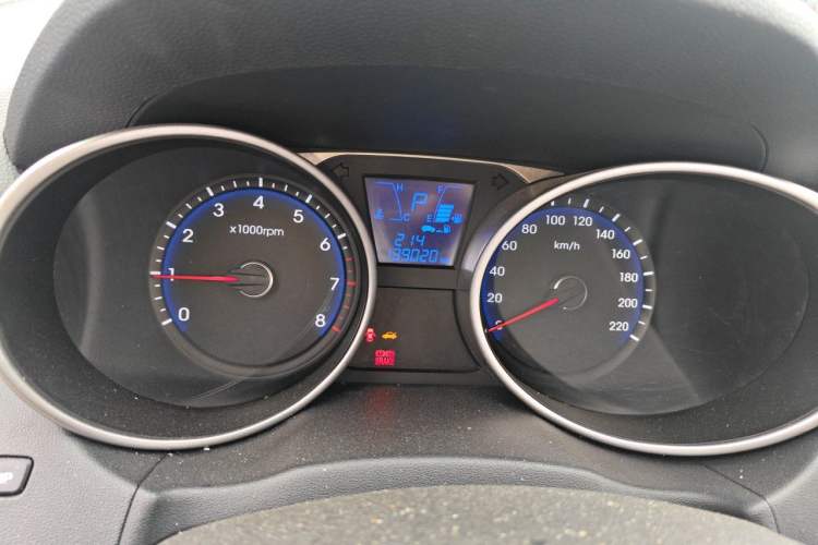 Used Hyundai ix35 2012 2.0L Automatic Two-Wheel Drive New Edition GL Odometer Close Up