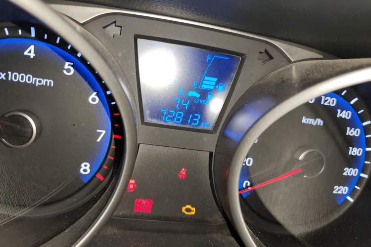 Used Hyundai ix35 2012 2.0L Manual Two-Wheel Drive New Edition GL Odometer Close Up