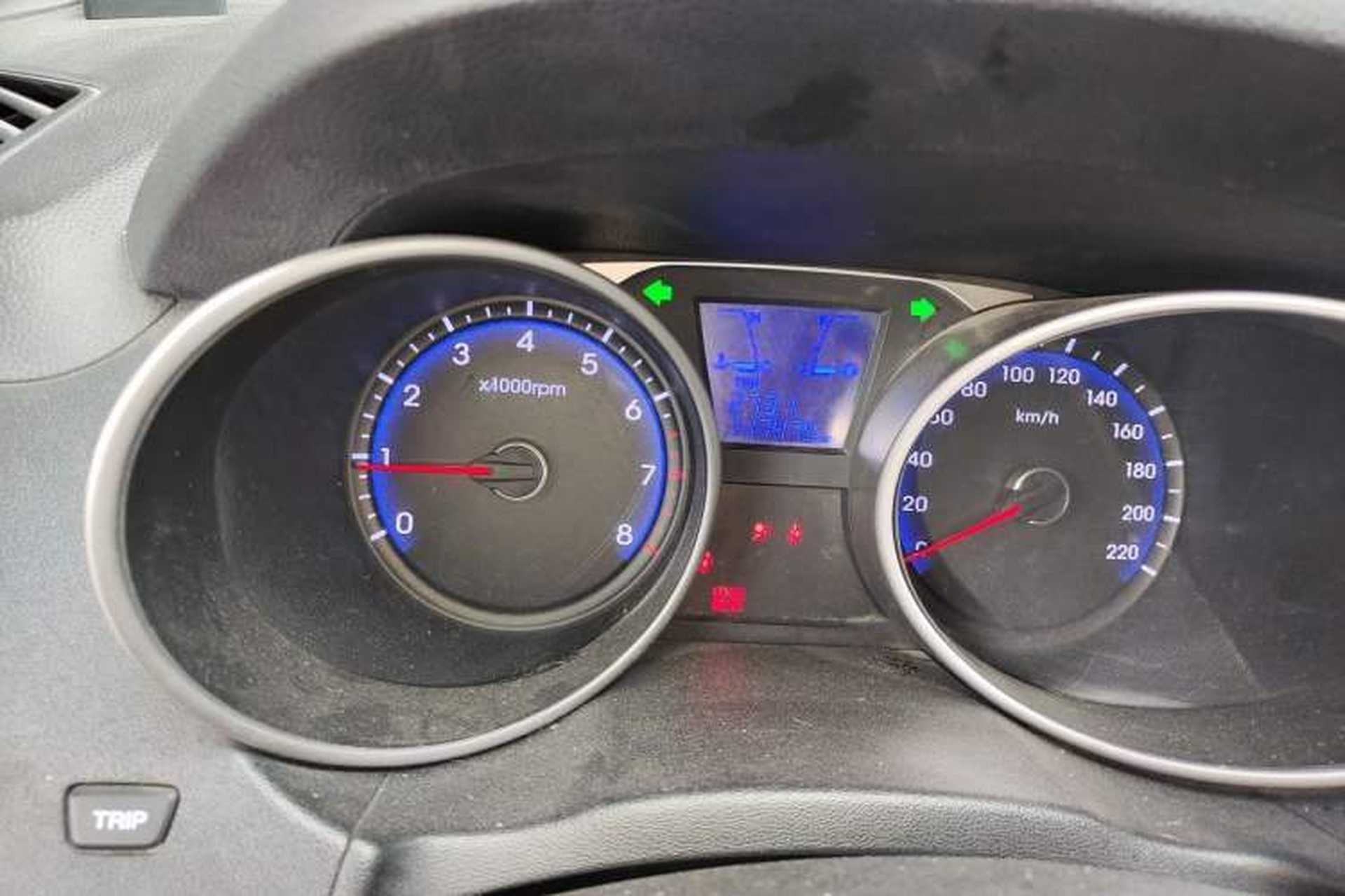 Used Hyundai ix35 2012 2.0L Manual Two-Wheel Drive New Edition GL Odometer Close Up