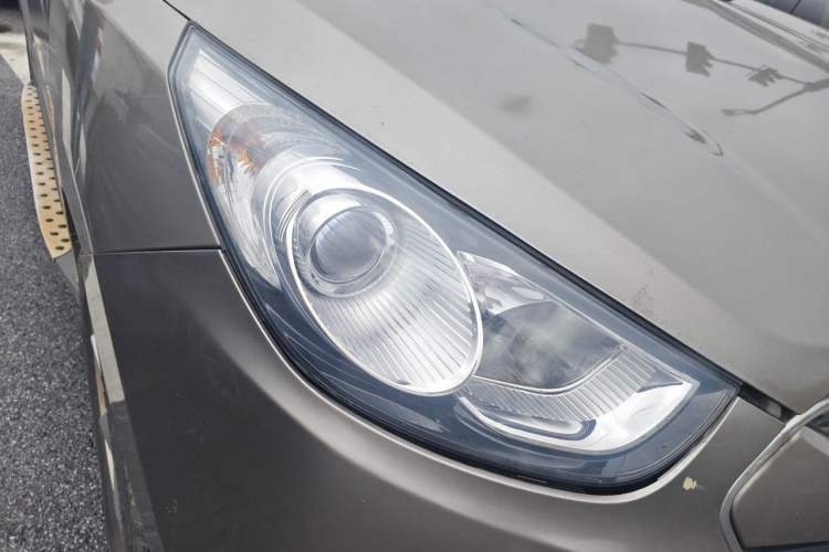 Used Hyundai ix35 2012 2.0L Automatic Two-Wheel Drive New Edition GL Right Front Headlight