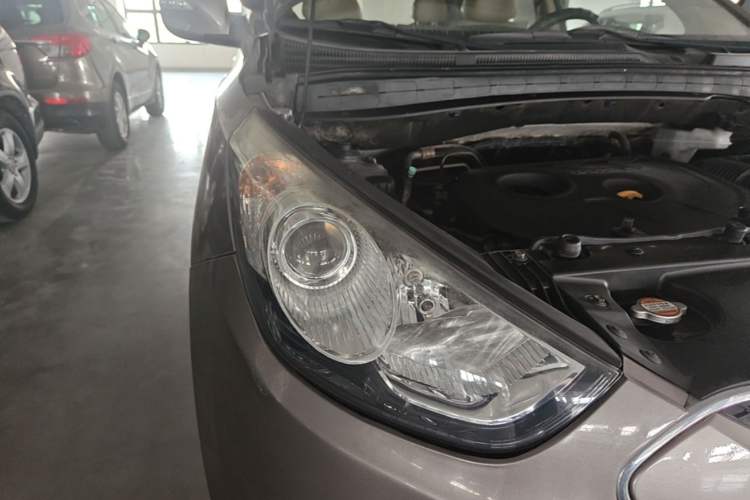 Used Hyundai ix35 2012 2.0L Automatic Two-Wheel Drive Elite Edition GLS Right Front Headlight