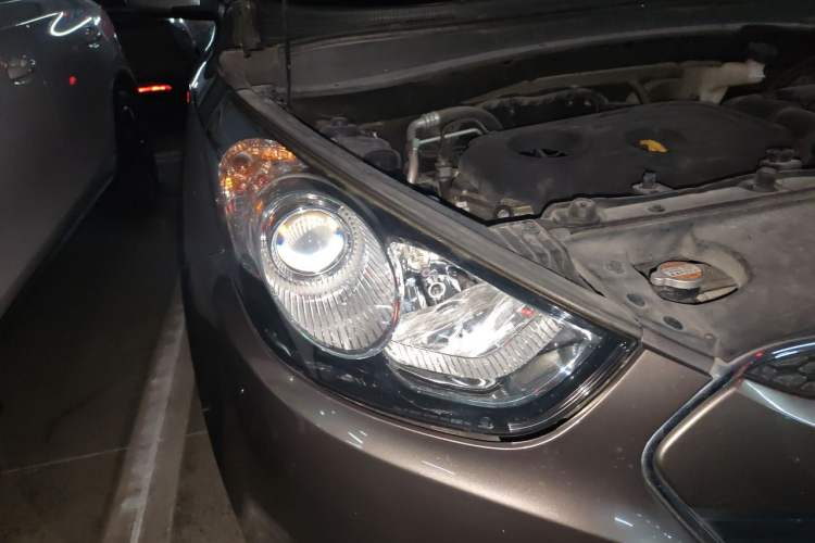 Used Hyundai ix35 2012 2.0L Automatic Two-Wheel Drive Elite Edition GLS Right Front Headlight