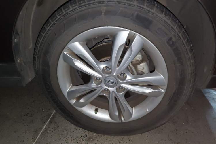 Used Hyundai ix35 2012 2.0L Automatic Two-Wheel Drive Elite Edition GLS Right Front Wheel Hub